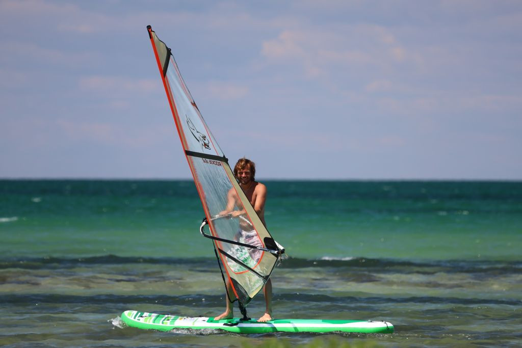 Lekcje surfingu i sporty wiatrowe: krótki start, duże wrażenia